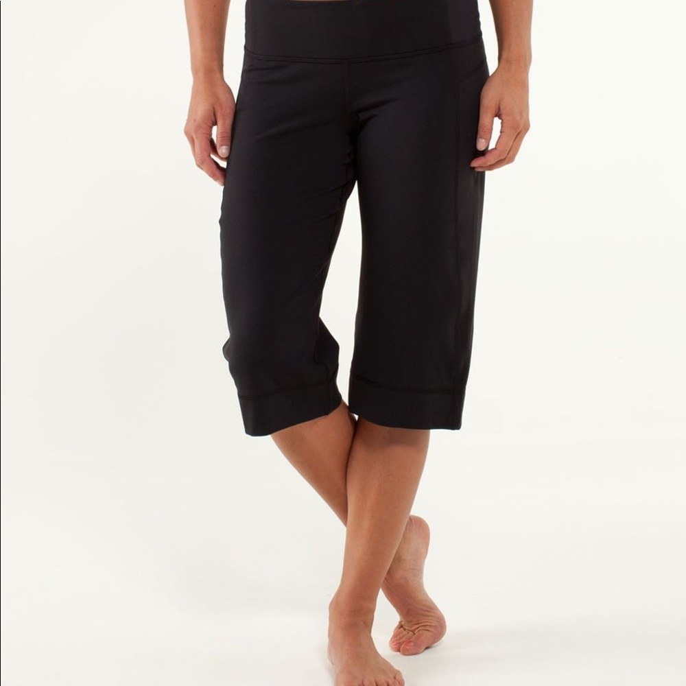 🍋 Lululemon Clam Digger Size 2